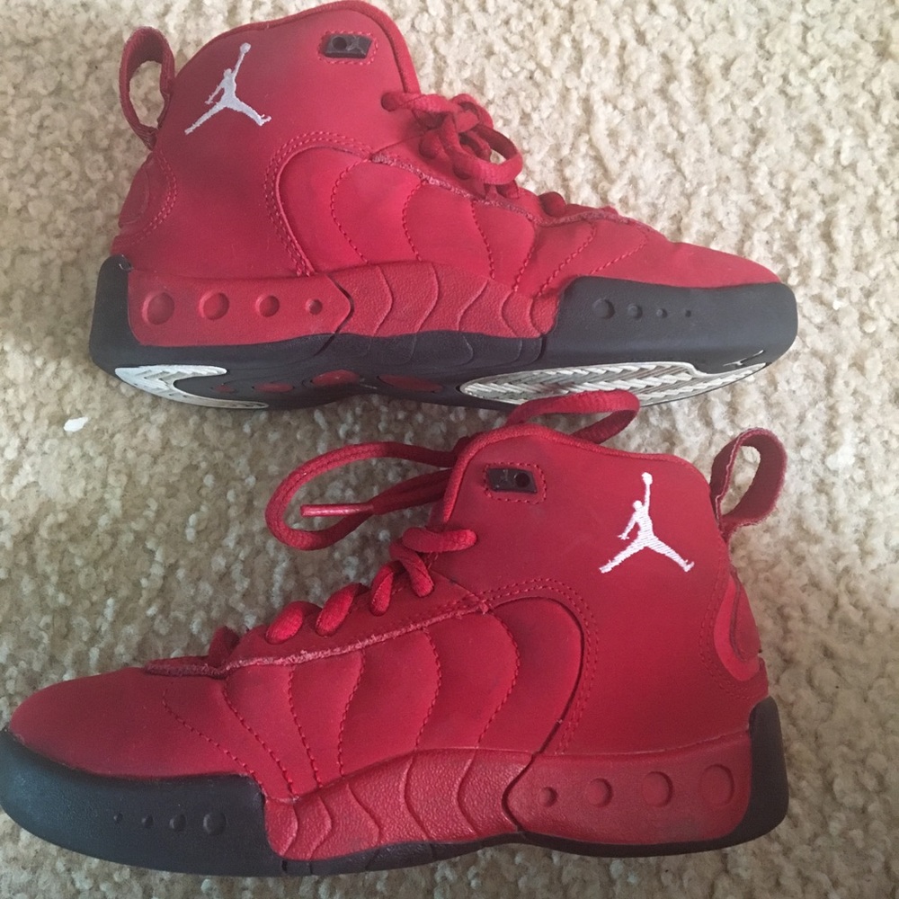 Boys Jordan’s size 11 (toddler/youth) red